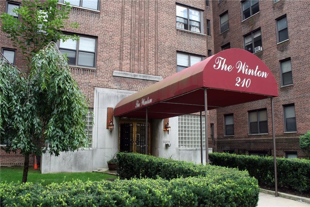1 of 1 - 210 Martine Avenue # 5c, White Plains, NY