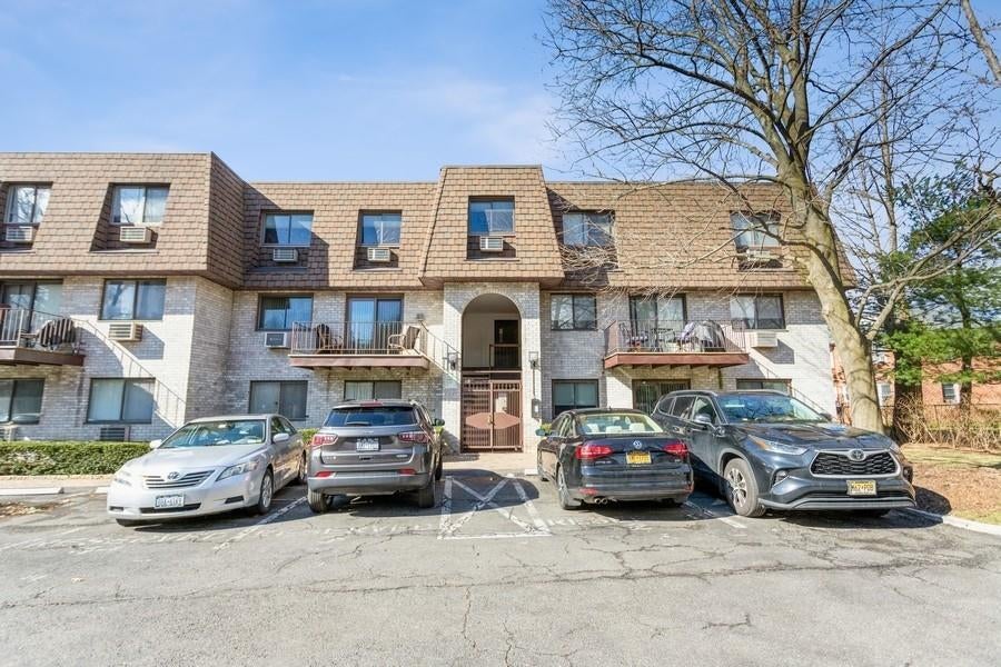 1 of 1 - 89 Broadway # 118, White Plains, NY