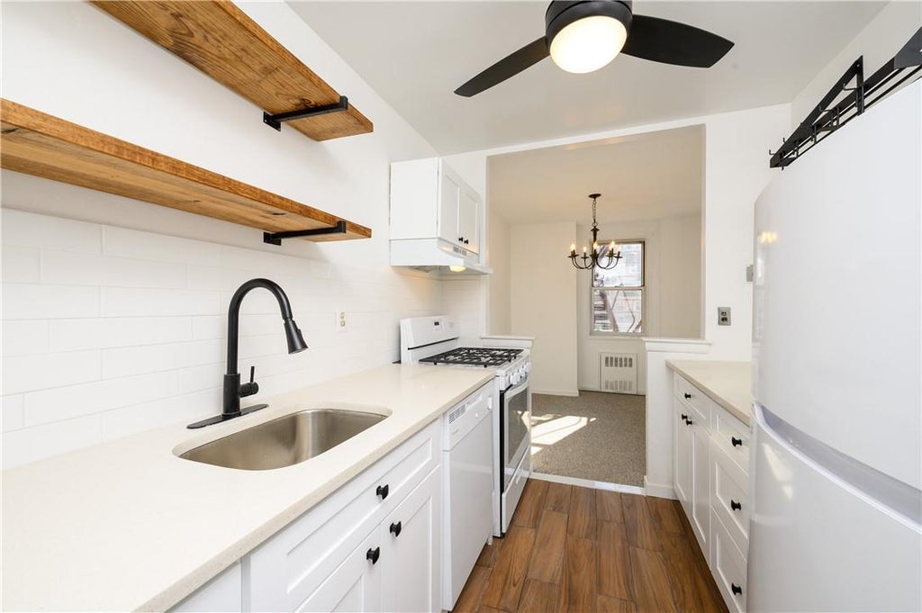 1 of 1 - 3 Sadore Lane # 4j, Yonkers, NY