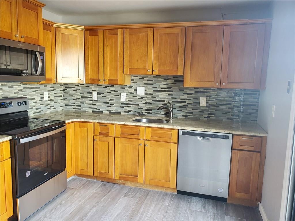1 of 1 - 72 Buckingham Court, Pomona, NY