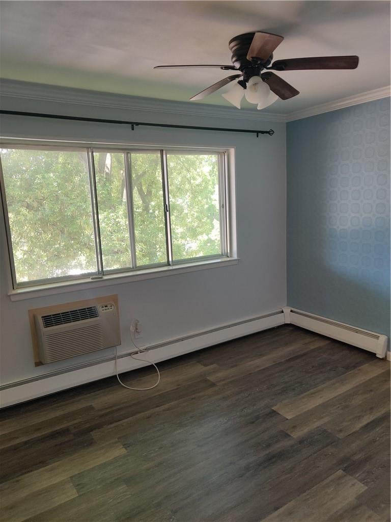 1 of 1 - 256 Coachlight Square, Montrose, NY