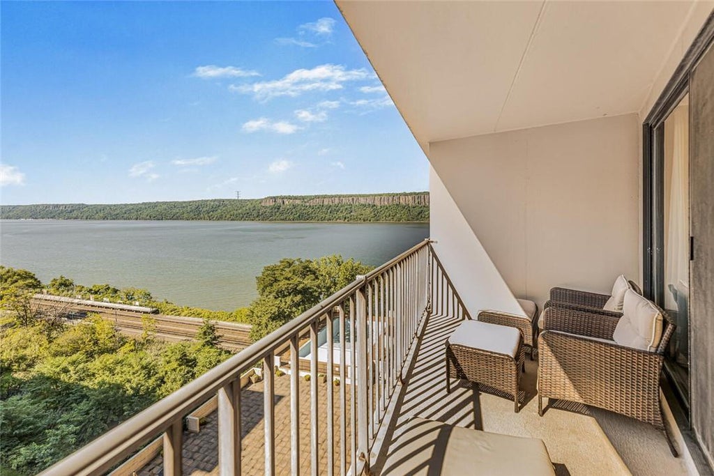 1 of 1 - 1155 Warburton Avenue # 8k, Yonkers, NY