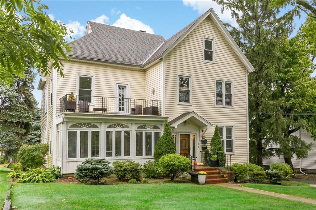 1 of 1 - 16 Hemlock Place # Unit 2, New Rochelle, NY
