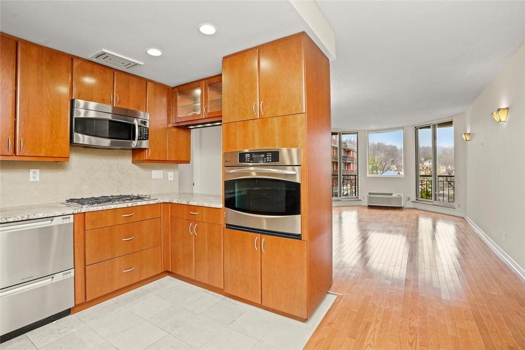 1 of 1 - 50 Hartsdale Avenue # 2y, Hartsdale, NY