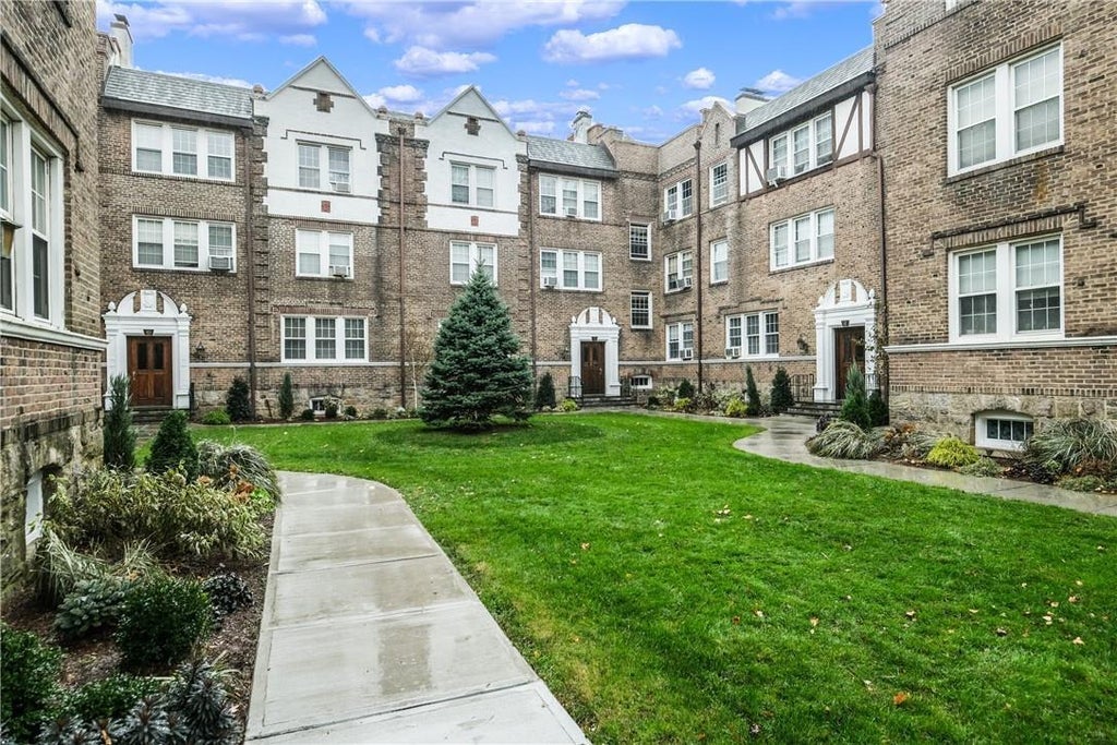 1 of 1 - 87 Broadway # 3k, White Plains, NY