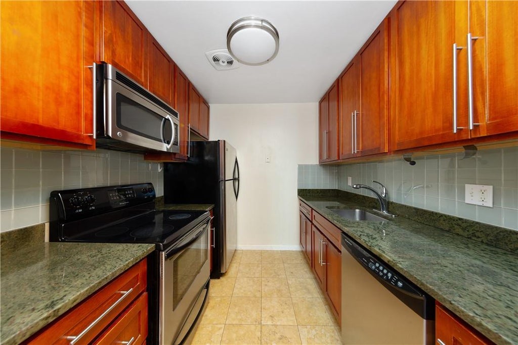 1 of 1 - 101 Chateau Rive # 101, Peekskill, NY