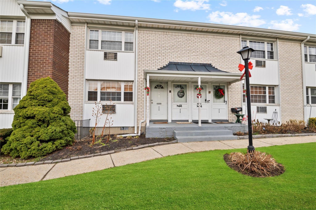 1 of 1 - 4726 Wilshire Lane # 4726, Oakdale, NY
