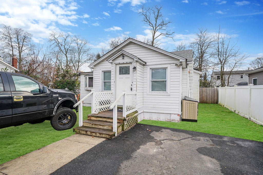 1 of 1 - 18 Cedar Road, Mastic Beach, NY