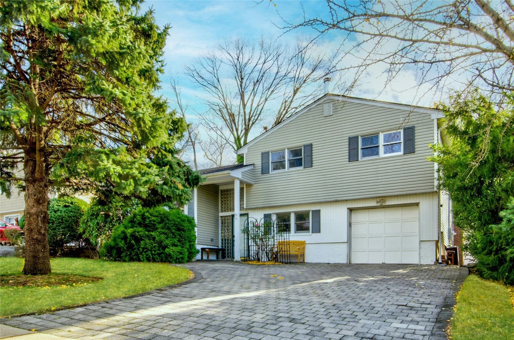 1 of 1 - 40 Mcloughlin St., Glen Cove, NY
