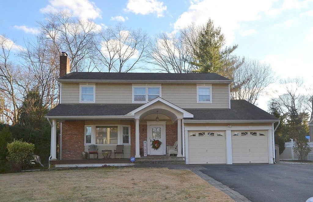 1 of 1 - 4 Alberta Court, Smithtown, NY