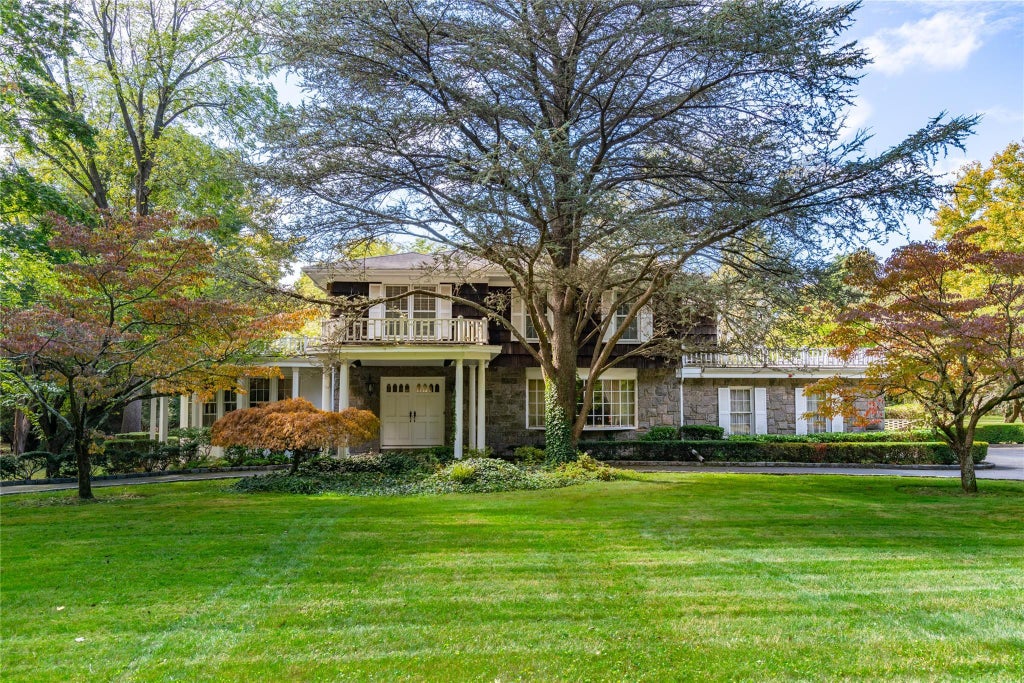 1 of 1 - 224 Wheatley Road, Old Westbury, NY
