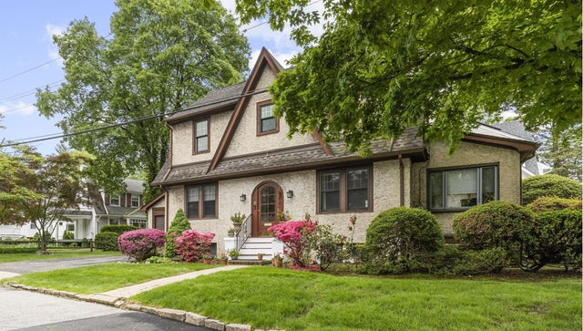 19 Glenorchy Place, New Rochelle