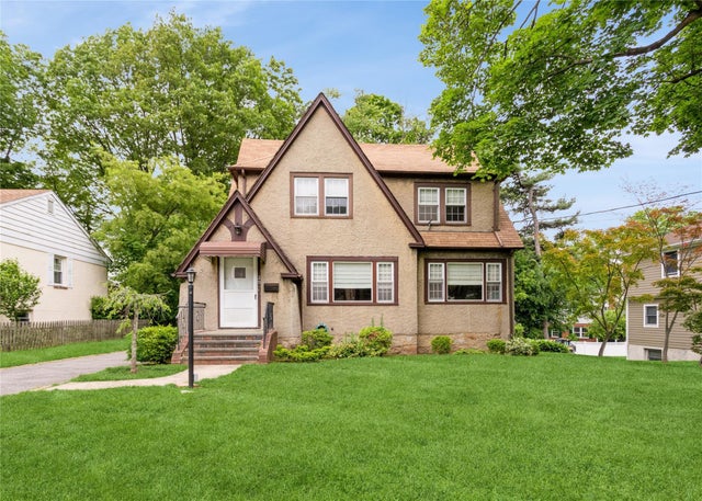 20 Harding Drive, New Rochelle