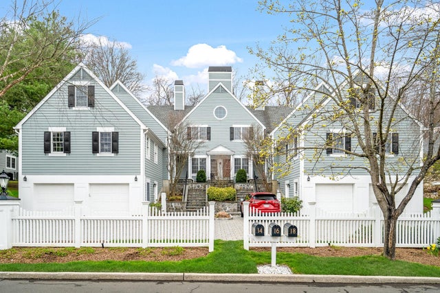 14 Wyndham Close, White Plains