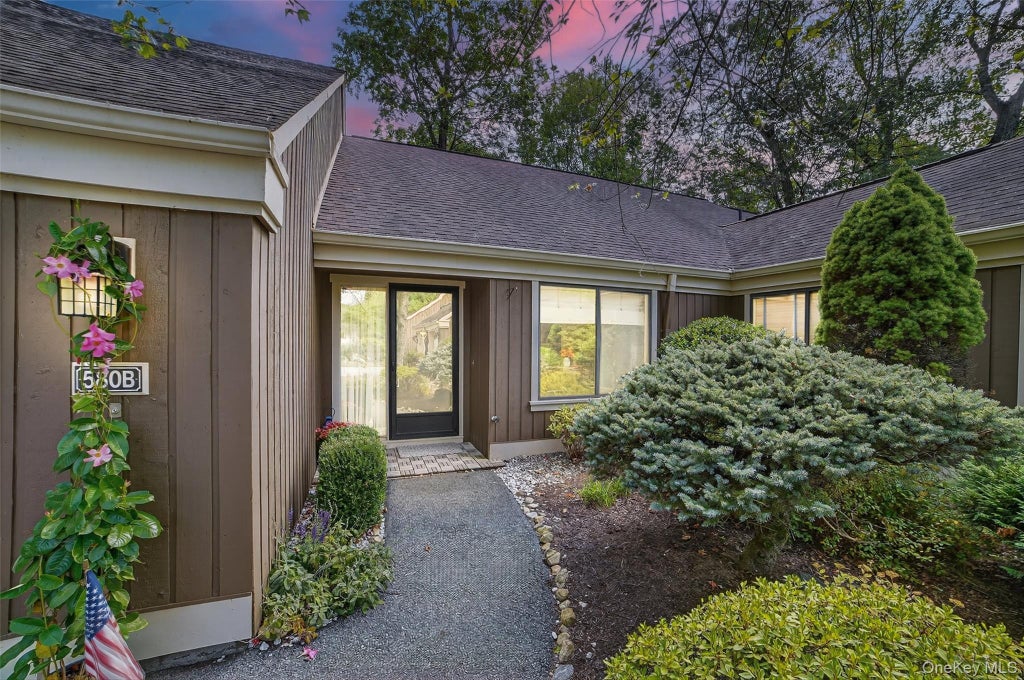 580 Heritage Hills # B, Somers