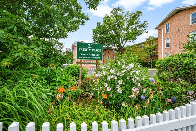 25 Trinity Place # 2e, New Rochelle