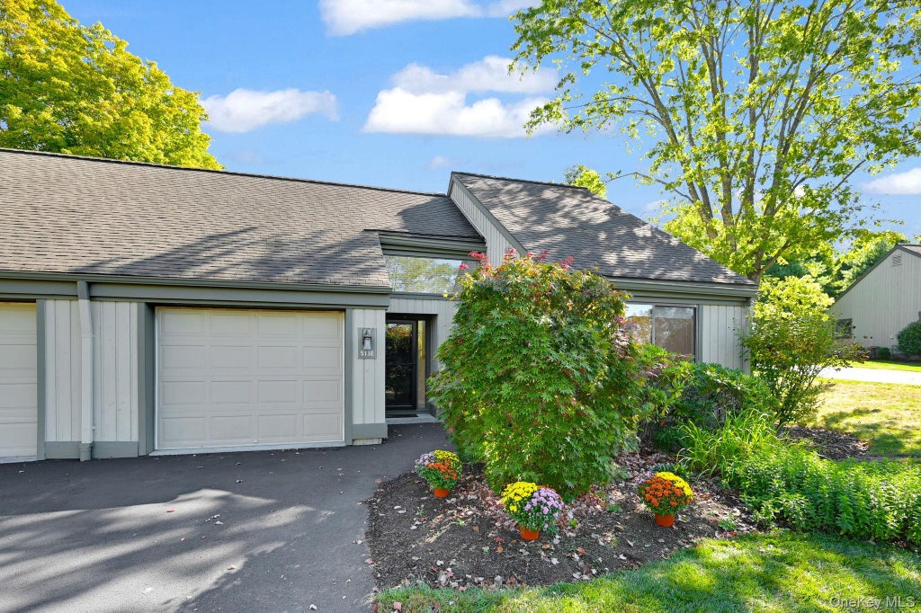 513 Heritage Hills # E, Somers