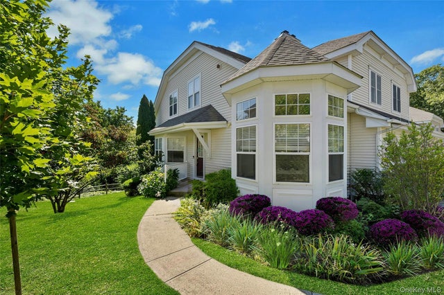 7 Winding Ridge Road, White Plains