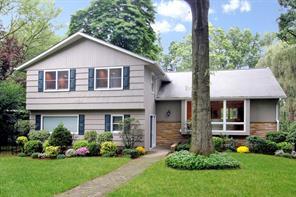 1 of 1 - 1 Laura Lane, Scarsdale, NY