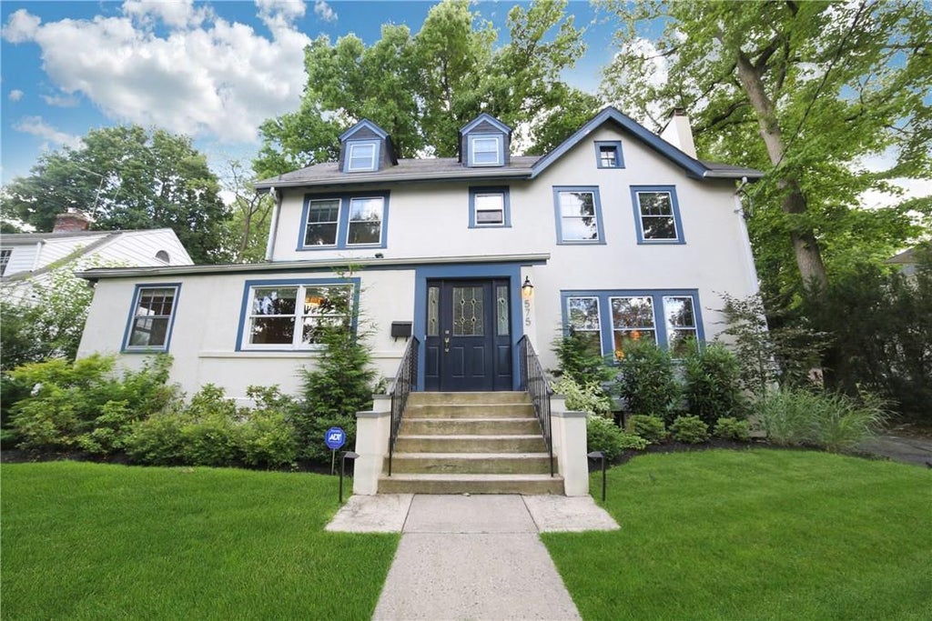 1 of 1 - 575 Manor Lane, Pelham, NY