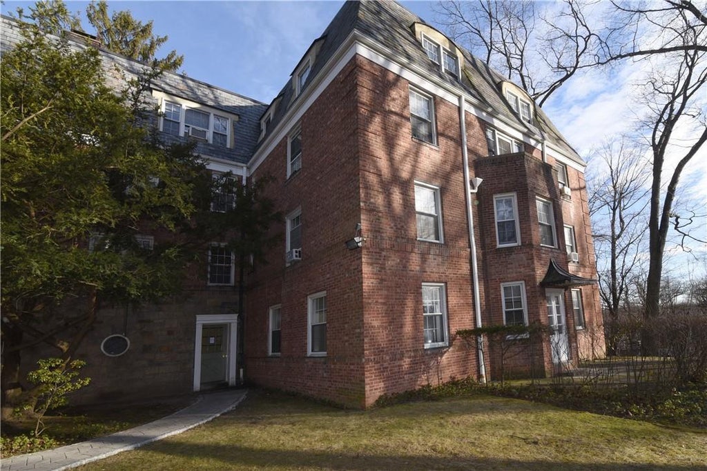 1 of 1 - 60 Pinewood Road Ta, Hartsdale, NY