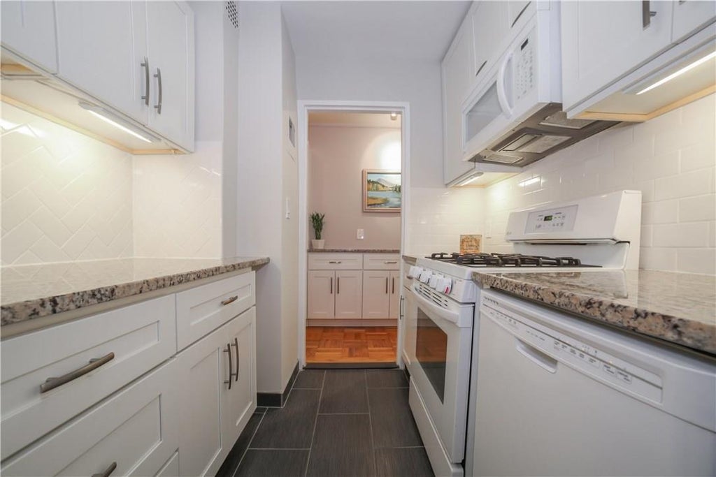 1 of 1 - 10 Old Mamaroneck Road 7f, White Plains, NY