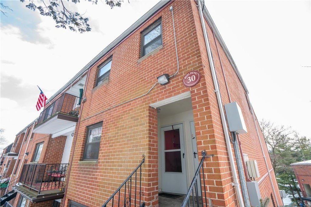 1 of 1 - 30 Fieldstone Drive # 15b, Hartsdale, NY