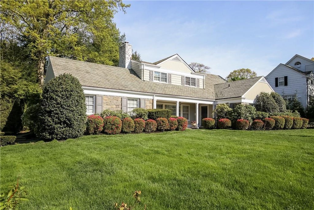 1 of 1 - 1 Axtell Drive, Scarsdale, NY