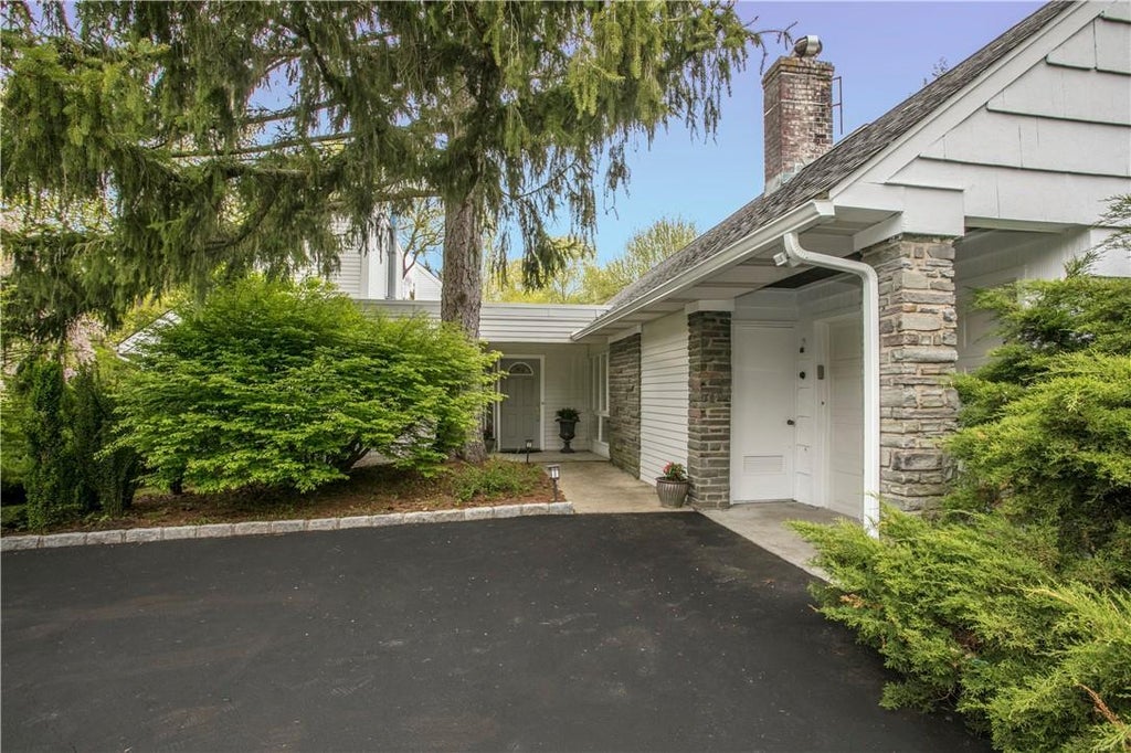 1 of 1 - 11 Fountain Road, Briarcliff Manor, NY
