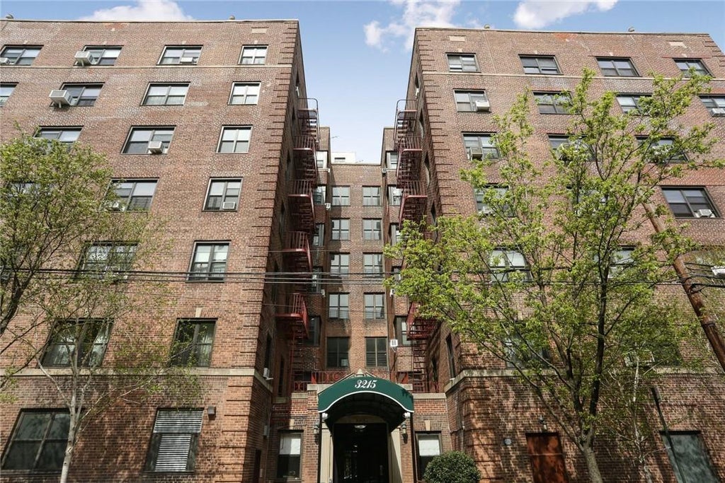 1 of 1 - 3215 Netherland Avenue # 4-b, Bronx, NY