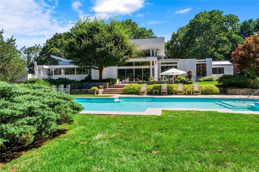 1 of 1 - 18 Dogwood Hills Road, Pound Ridge, NY