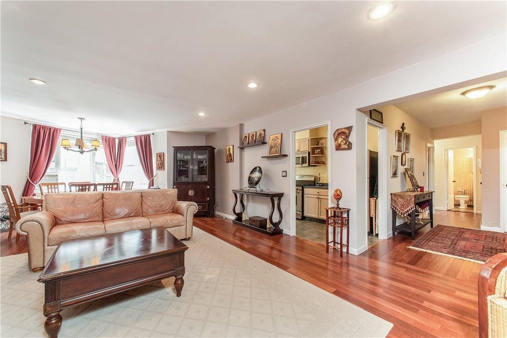 1 of 1 - 12 Westchester Avenue # 1d, White Plains, NY