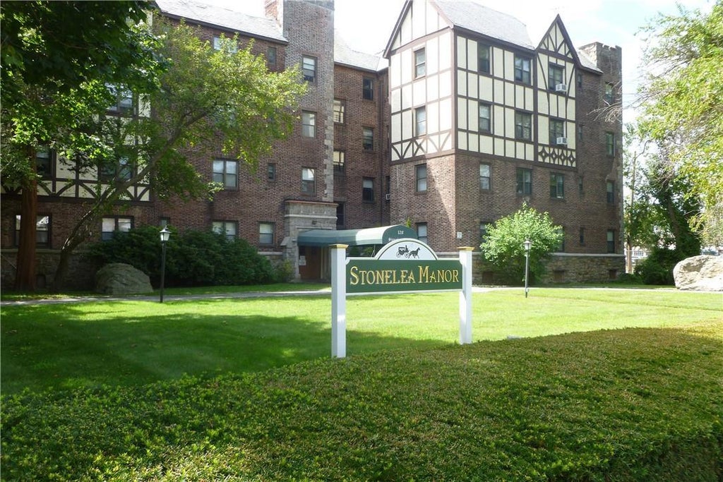 1 of 1 - 120 Stonelea # 3g, New Rochelle, NY