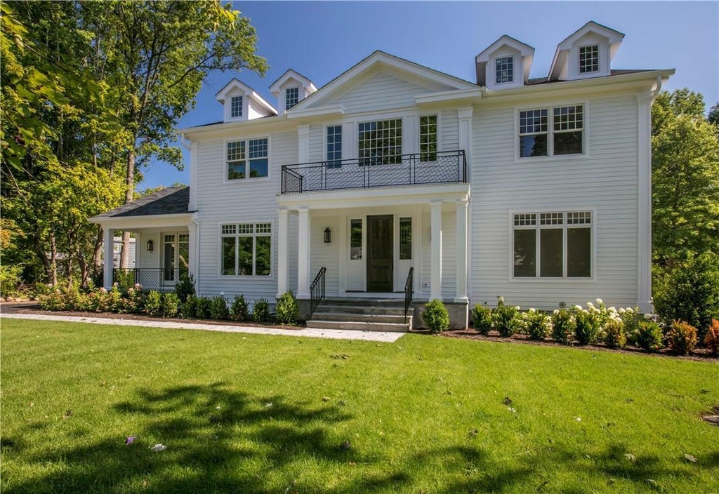 1 of 1 - 6 Mayflower Road, Scarsdale, NY