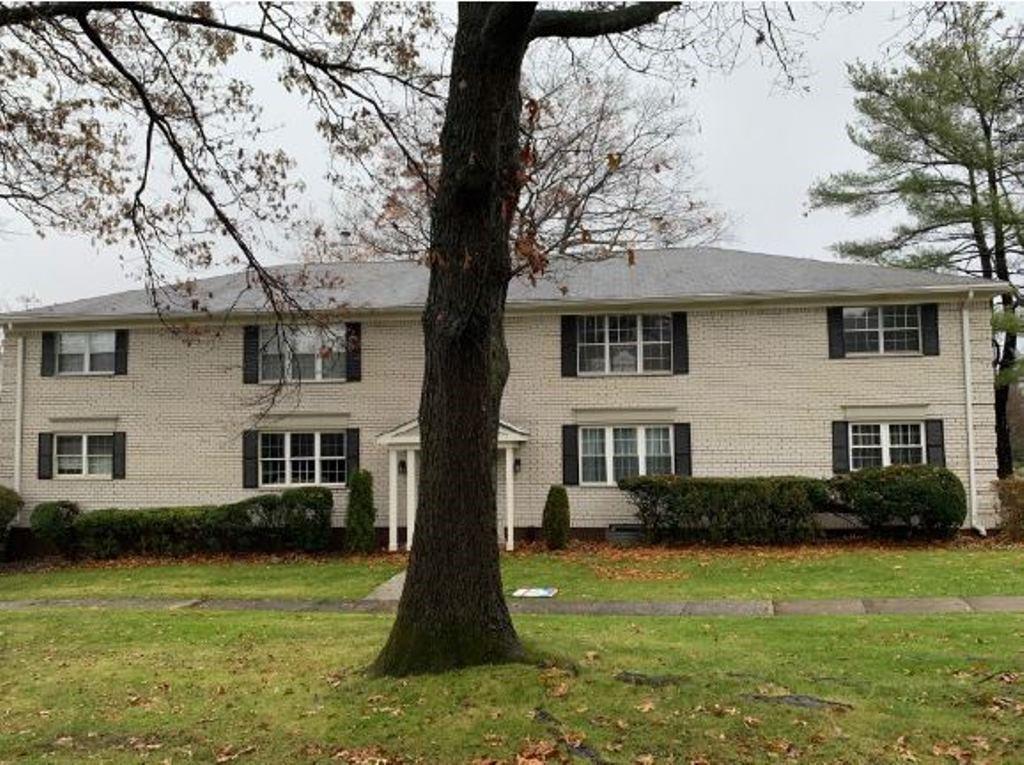1 of 1 - 96 Bon Aire Circle # V8, Suffern, NY