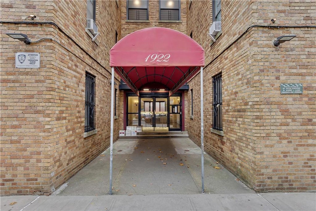 1 of 1 - 1922 Mcgraw Avenue # 2h, Bronx, NY