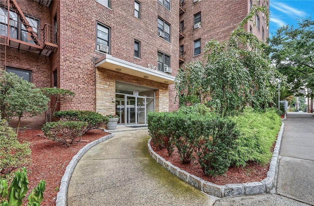 1 of 1 - 530 Riverdale Avenue # 5k, Yonkers, NY