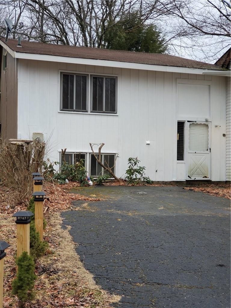 1 of 1 - 4 James Place, Kiamesha Lake, NY