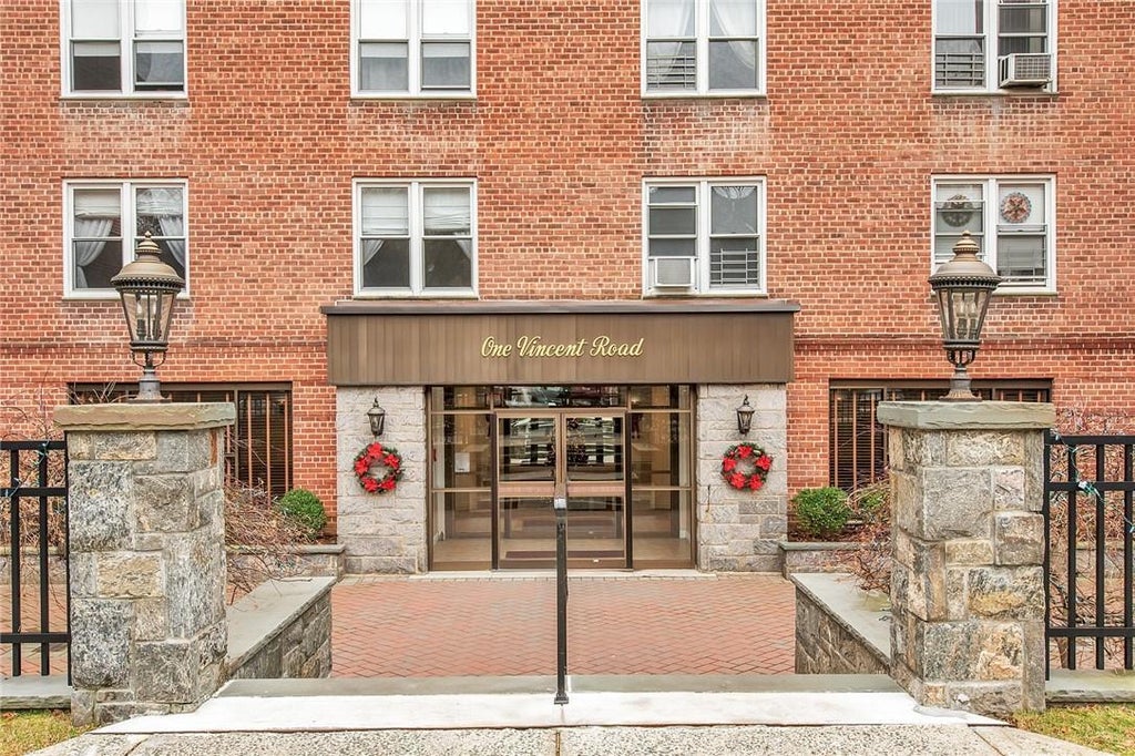1 of 1 - 1 Vincent # 2b, Bronxville, NY