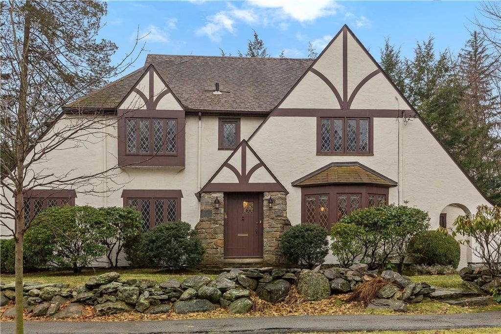1 of 1 - 36 Drake Road, Scarsdale, NY