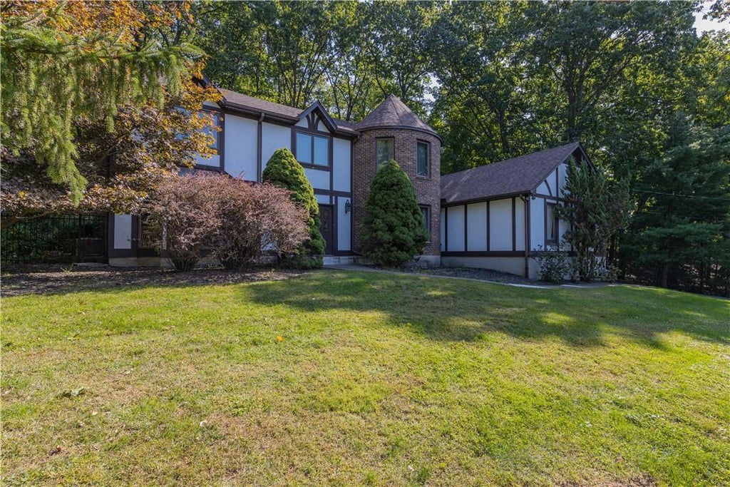 1 of 1 - 7 Kelly Court, Tomkins Cove, NY