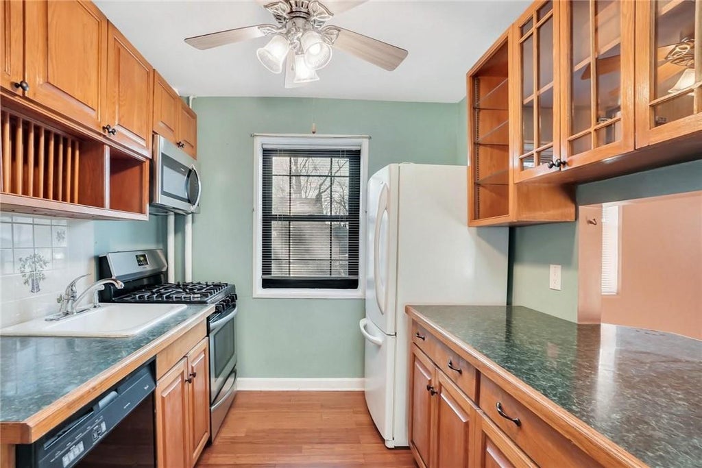 1 of 1 - 52 Manchester Road B23, Eastchester, NY