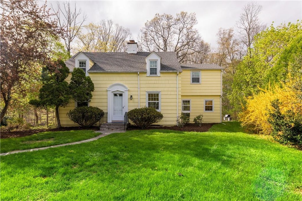 1 of 1 - 24 Elizabeth St., Chappaqua, NY