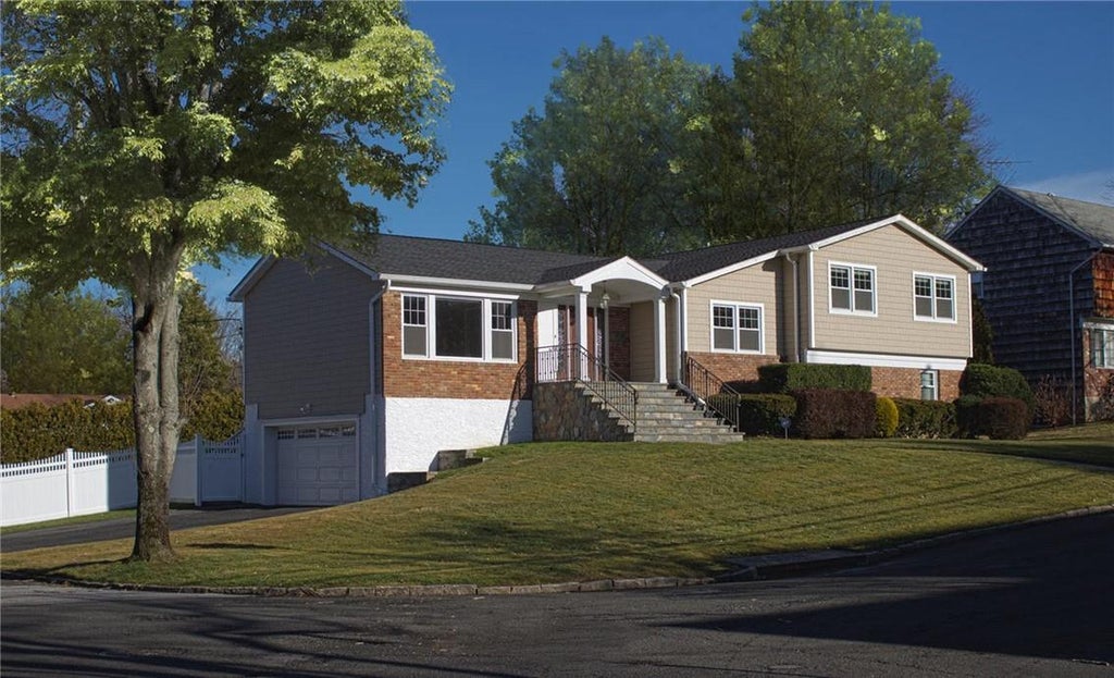 1 of 1 - 10 Old Farm Circle, White Plains, NY