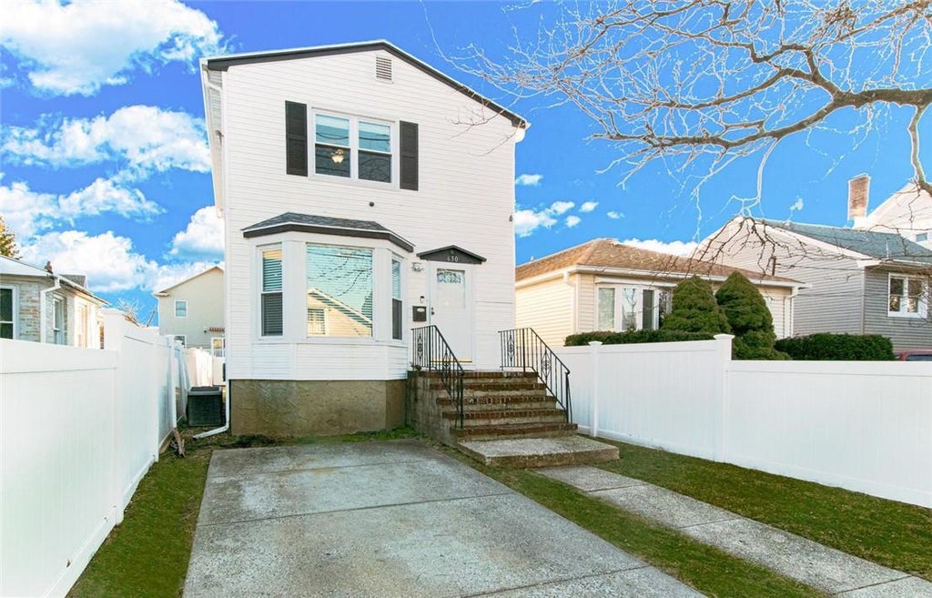 1 of 1 - 630 Minnieford Avenue, Bronx, NY