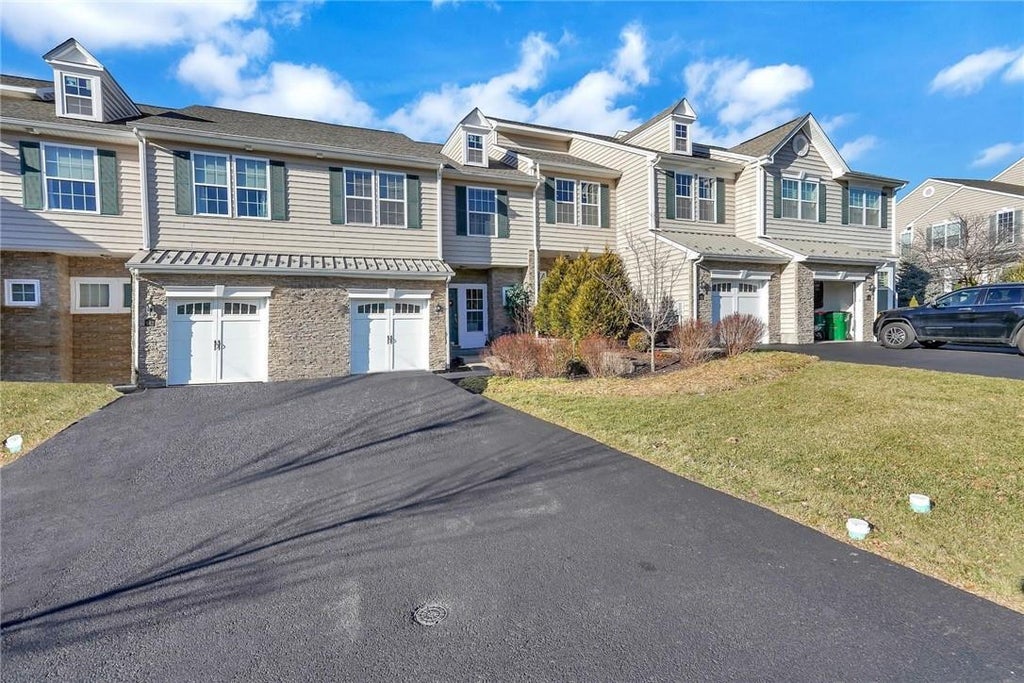 1 of 1 - 984 Huntington Drive, Fishkill, NY