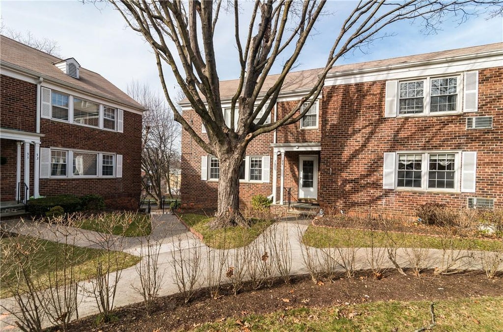 1 of 1 - 31 Lawrence Park Crescent # 31, Bronxville, NY