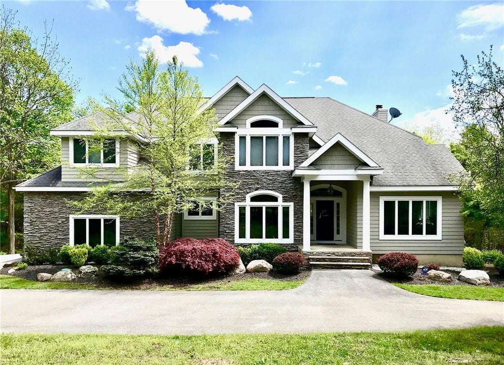 1 of 1 - 10 Stonehenge Road, Warwick, NY