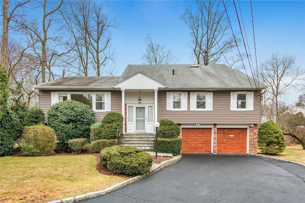 1 of 1 - 10 Retiro Lane, New Rochelle, NY