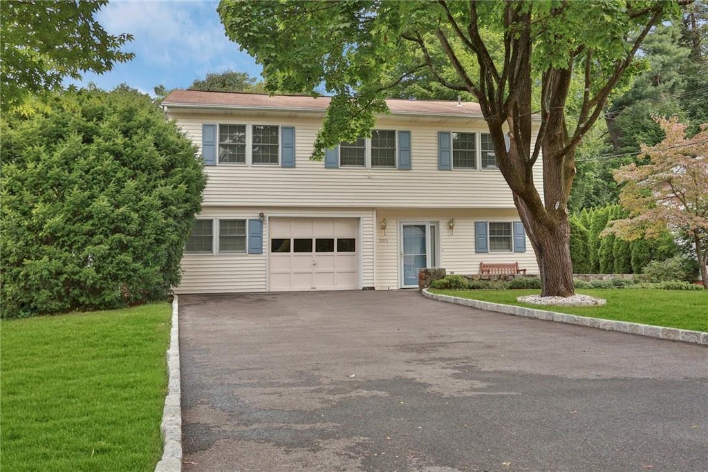 1 of 1 - 305 Tuxedo Place, Hawthorne, NY
